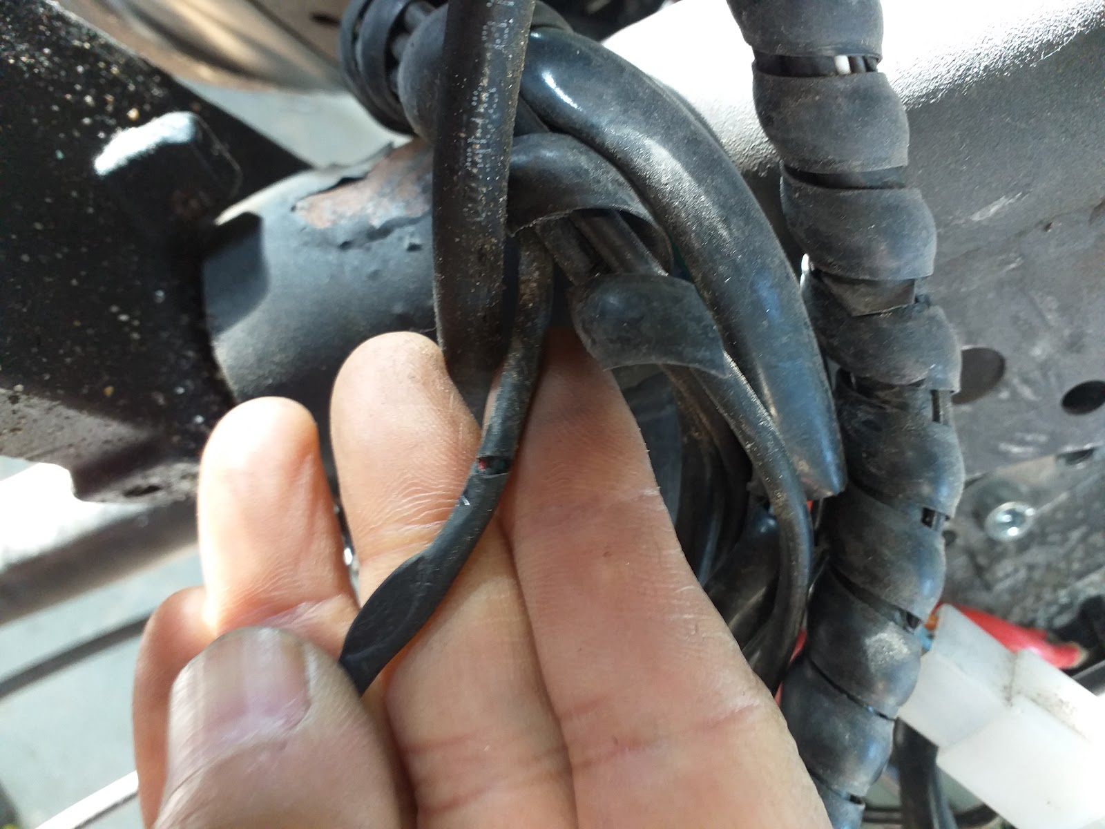 쓰로틀 케이블 단선