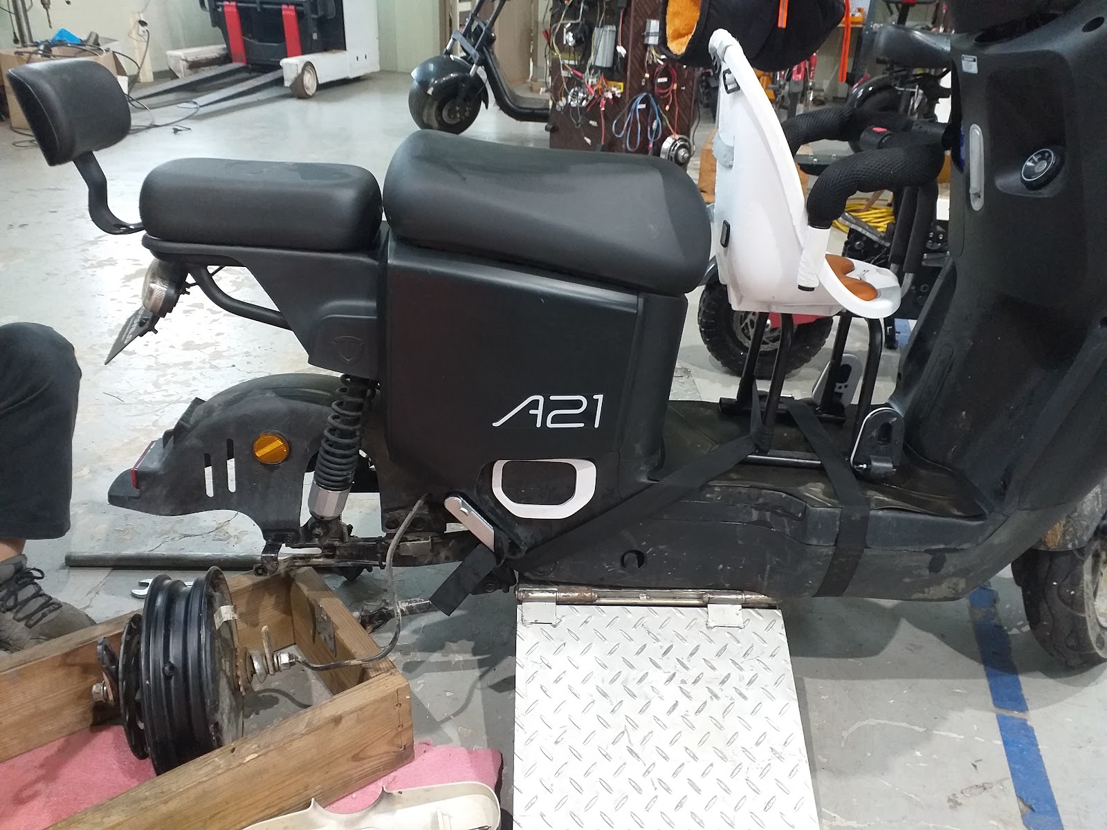 모토벨로 A21, 타이어교체